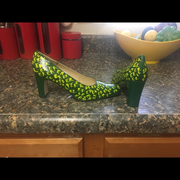 ER Designs custom hand painted pump - Picture 2 of 3